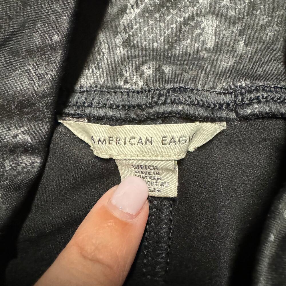 American Eagle Womens Solid Black Snack Print 7" Biker Shorts Yoga Size Small - Picture 3 of 8